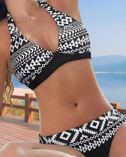 Jana l  Bikiny s kvetinovým a geometrickým vzorom